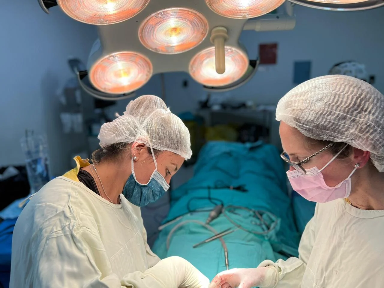 Cirugía dental en quirófano