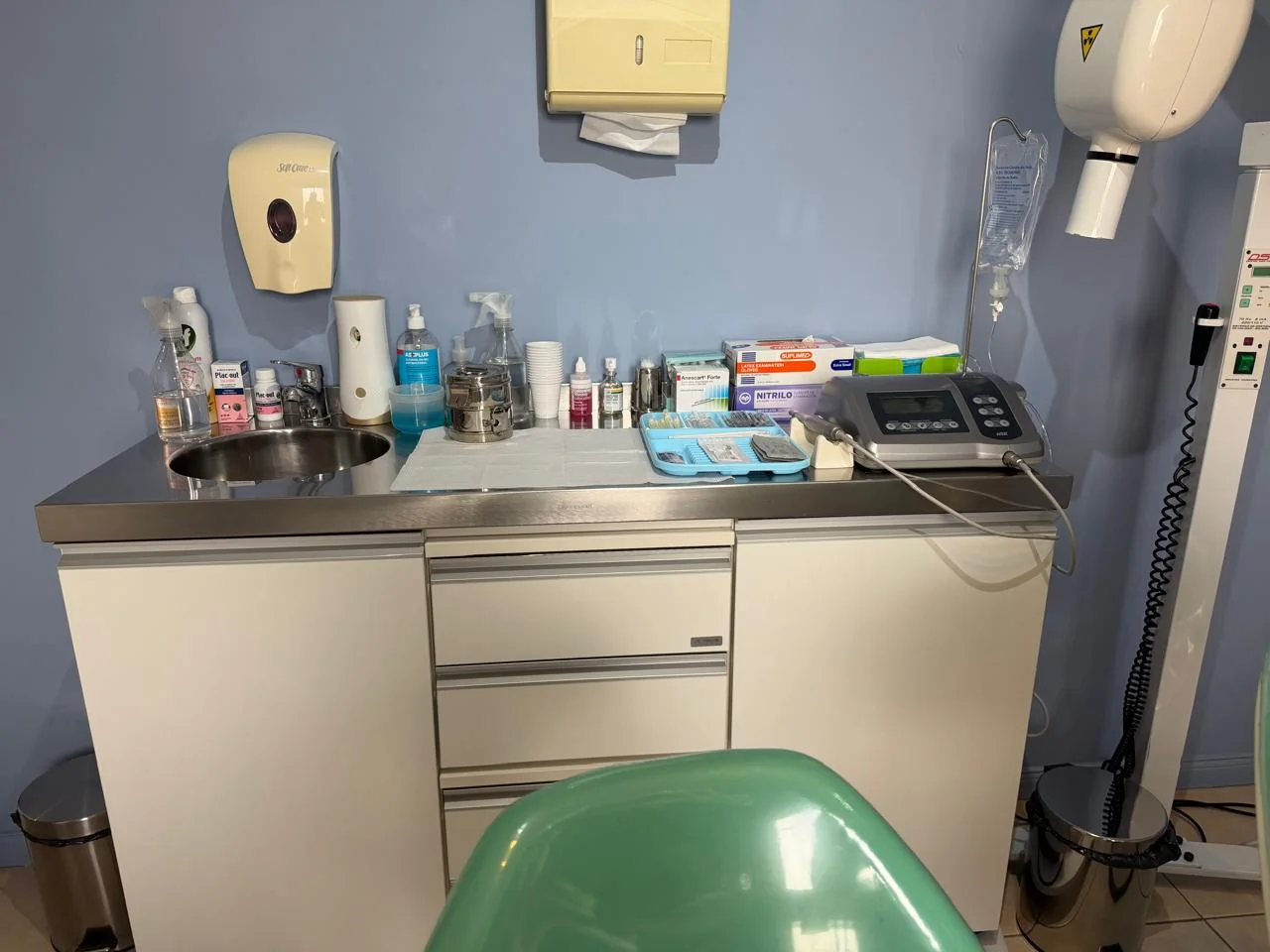 Zona de instrumental y esterilización del consultorio