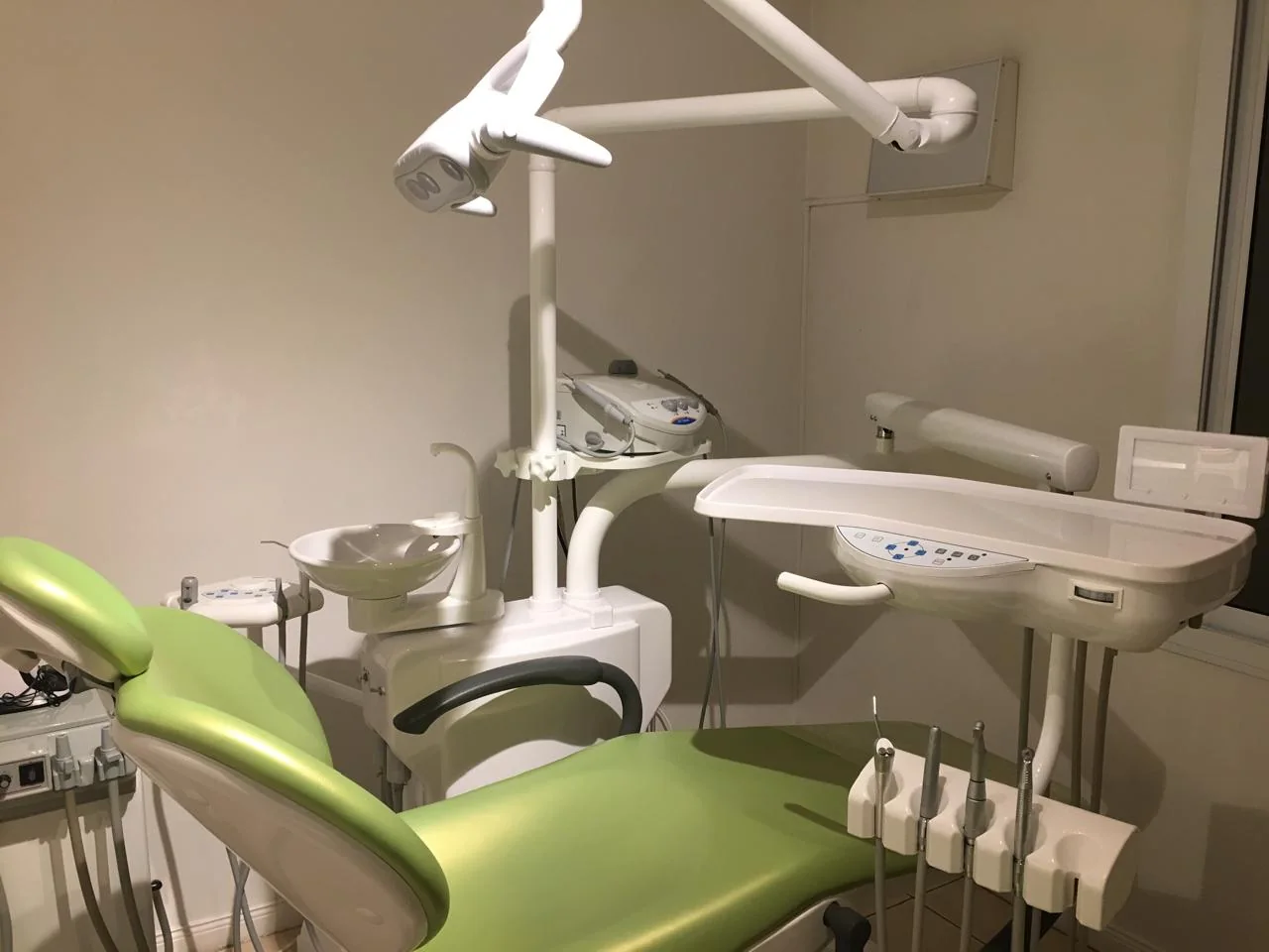 Sillón odontológico y unidad de trabajo